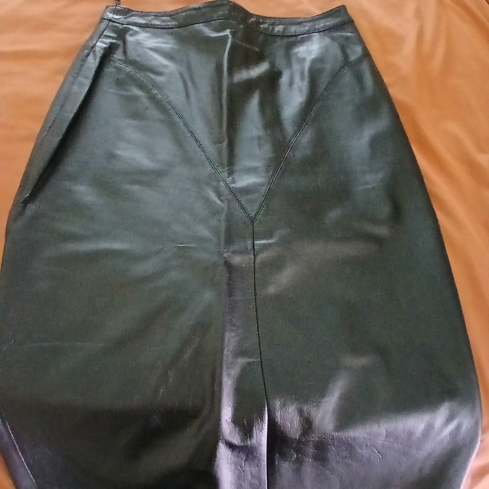 Elegant Black Leather Skirt